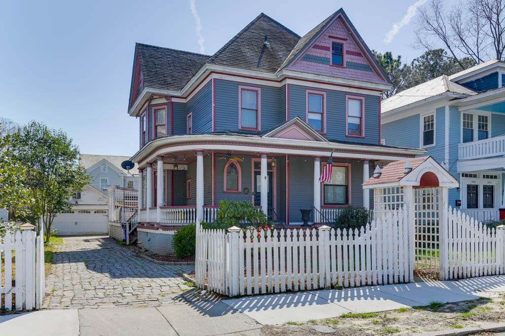 1051 Naval Ave